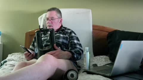 Eyeswideshut63 online show from 12-20-24, 07:50