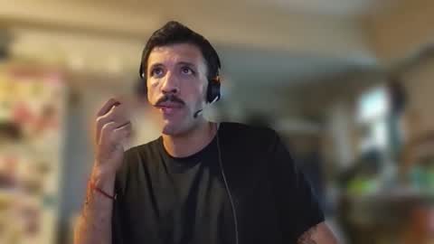 Snapshot of ezlajfer chatting on 03-19-26, 09:52 venusah online show from 03-19-26, 09:52