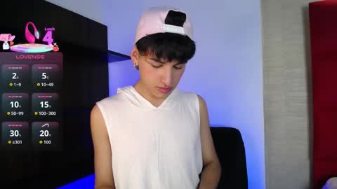 Snapshot of ezra_storm chatting on 09-10-25, 05:29 Juan online show from 09-10-25, 05:29