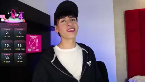 Snapshot of ezra_storm chatting on 09-16-25, 05:52 Juan online show from 09-16-25, 05:52