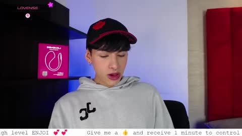 Snapshot of ezra_storm chatting on 09-24-25, 05:22 Juan online show from 09-24-25, 05:22