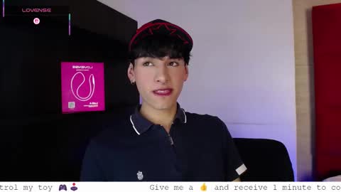 Snapshot of ezra_storm chatting on 09-28-25, 05:24 Juan online show from 09-28-25, 05:24