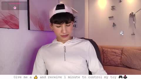 Snapshot of ezra_storm chatting on 09-30-25, 09:53 Juan online show from 09-30-25, 09:53