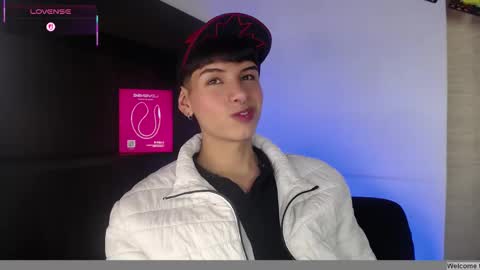 Snapshot of ezra_storm chatting on 10-11-25, 05:28 Juan online show from 10-11-25, 05:28