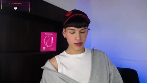 Snapshot of ezra_storm chatting on 10-14-25, 05:08 Juan online show from 10-14-25, 05:08