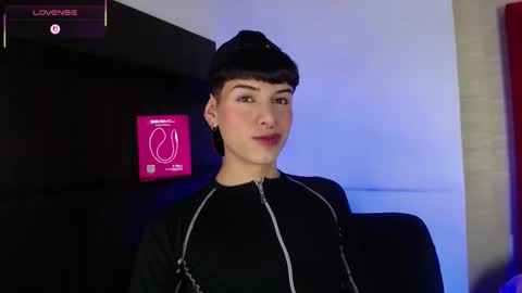 Snapshot of ezra_storm chatting on 10-16-25, 04:57 Juan online show from 10-16-25, 04:57