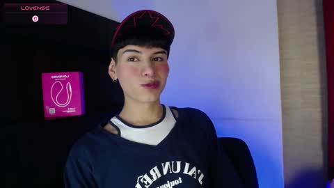 Snapshot of ezra_storm chatting on 10-19-25, 04:57 Juan online show from 10-19-25, 04:57