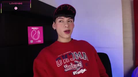 Snapshot of ezra_storm chatting on 10-22-25, 05:08 Juan online show from 10-22-25, 05:08