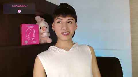 Snapshot of ezra_storm chatting on 11-08-25, 05:51 Juan online show from 11-08-25, 05:51