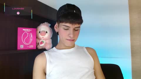 Snapshot of ezra_storm chatting on 11-09-25, 04:44 Juan online show from 11-09-25, 04:44