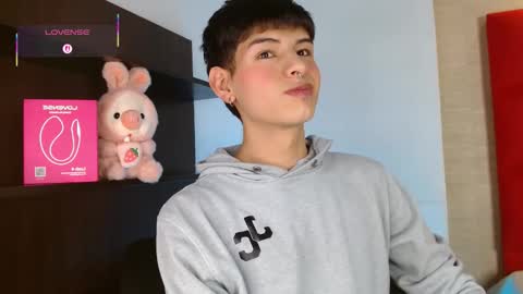 Snapshot of ezra_storm chatting on 11-14-25, 05:17 Juan online show from 11-14-25, 05:17