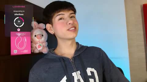 Snapshot of ezra_storm chatting on 11-17-25, 05:02 Juan online show from 11-17-25, 05:02