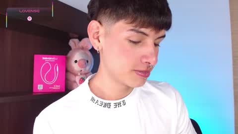 Snapshot of ezra_storm chatting on 11-30-25, 05:44 Juan online show from 11-30-25, 05:44