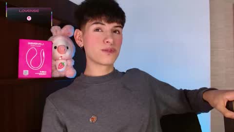 Snapshot of ezra_storm chatting on 12-03-25, 05:04 Juan online show from 12-03-25, 05:04