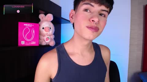 Snapshot of ezra_storm chatting on 12-05-25, 04:43 Juan online show from 12-05-25, 04:43