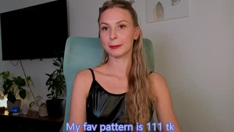 Snapshot of f1oraa chatting on 05-11-26, 03:40 if you dont have fansly account yet use this link to registration online show from 05-11-26, 03:40