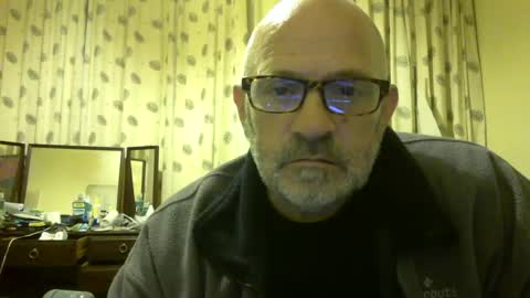 Snapshot of f1zzeek chatting on 06-11-26, 10:41 f1zzeek online show from 06-11-26, 10:41