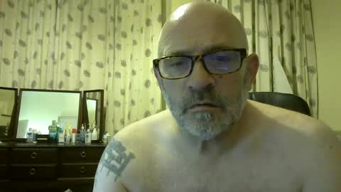 Snapshot of f1zzeek chatting on 06-12-26, 10:41 f1zzeek online show from 06-12-26, 10:41