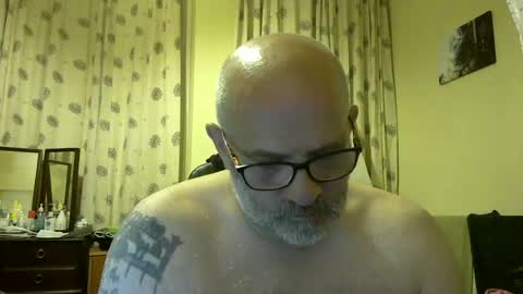 Snapshot of f1zzeek chatting on 06-14-26, 01:03 f1zzeek online show from 06-14-26, 01:03