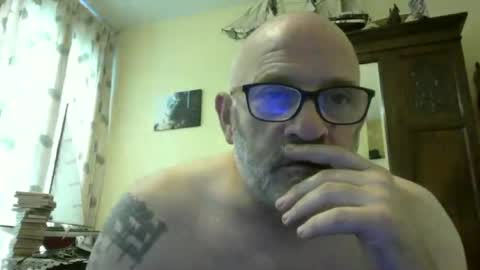 Snapshot of f1zzeek chatting on 06-18-26, 03:27 f1zzeek online show from 06-18-26, 03:27