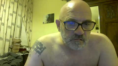 Snapshot of f1zzeek chatting on 06-19-26, 10:13 f1zzeek online show from 06-19-26, 10:13