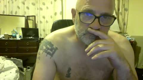 Snapshot of f1zzeek chatting on 06-20-26, 10:56 f1zzeek online show from 06-20-26, 10:56