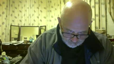 Snapshot of f1zzeek chatting on 06-21-26, 10:23 f1zzeek online show from 06-21-26, 10:23