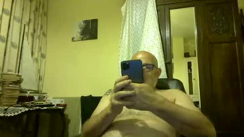 Snapshot of f1zzeek chatting on 07-04-26, 11:44 f1zzeek online show from 07-04-26, 11:44