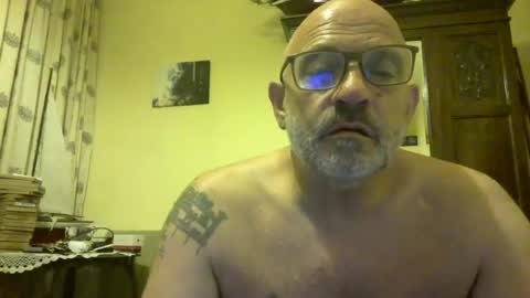 Snapshot of f1zzeek chatting on 07-10-26, 12:26 f1zzeek online show from 07-10-26, 12:26