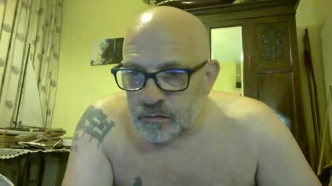 Snapshot of f1zzeek chatting on 07-15-26, 12:05 f1zzeek online show from 07-15-26, 12:05