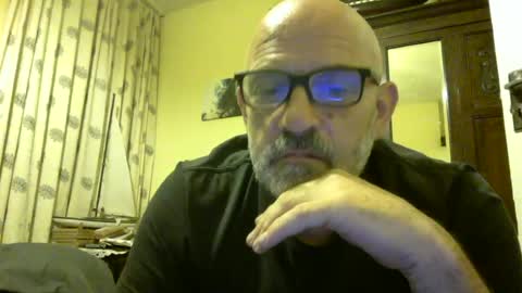 Snapshot of f1zzeek chatting on 07-18-26, 11:08 f1zzeek online show from 07-18-26, 11:08