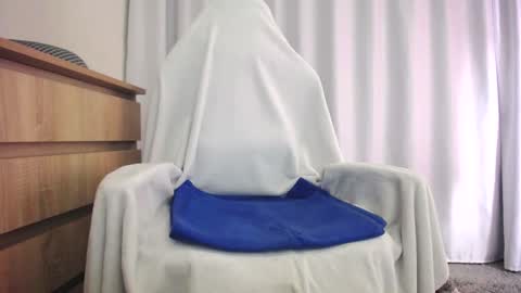 Snapshot of faceless___ chatting on 12-10-24, 02:06 Bree online show from 12-10-24, 02:06