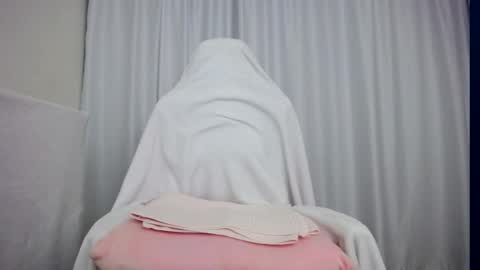 Snapshot of faceless___ chatting on 09-24-25, 08:06 Bree online show from 09-24-25, 08:06