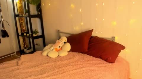 Snapshot of faeriehaze chatting on 02-10-26, 01:04 Kai online show from 02-10-26, 01:04