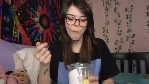 Snapshot of faerienugs chatting on 02-08-26, 12:47 Faerie 3 online show from 02-08-26, 12:47