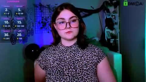 Snapshot of fairy_viola chatting on 10-30-25, 09:37 Viola online show from 10-30-25, 09:37