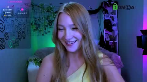 Snapshot of fairy_viola chatting on 11-01-25, 12:01 Viola online show from 11-01-25, 12:01