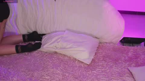 Sara  REMEMBER TO LEAVE A THUMB UP online show from 02-06-26, 03:55