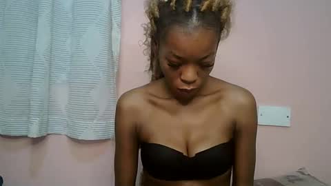 faizah_ online show from 05-17-26, 11:39