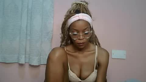 faizah_ online show from 05-25-26, 09:21