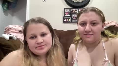 Snapshot of fall_flowers96 chatting on 02-09-26, 03:32 fall_flowers96 online show from 02-09-26, 03:32