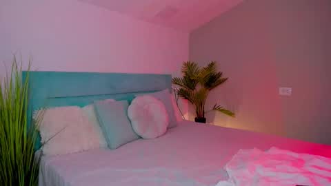 Snapshot of fallen1_angel chatting on 11-20-25, 12:11 Lana online show from 11-20-25, 12:11