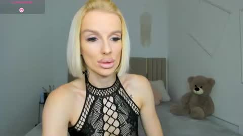 Snapshot of fallen1_angel chatting on 07-17-26, 11:31 Lana online show from 07-17-26, 11:31