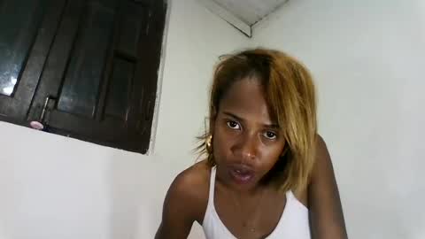 Snapshot of fallinah01 chatting on 07-19-26, 10:57 fallinah01 online show from 07-19-26, 10:57