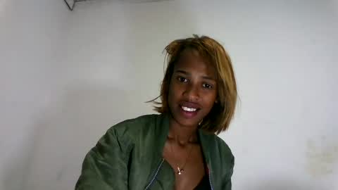 Snapshot of fallinah01 chatting on 07-25-26, 04:10 fallinah01 online show from 07-25-26, 04:10