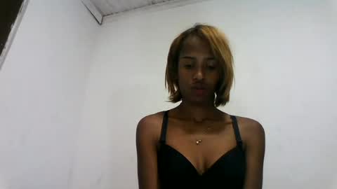 Snapshot of fallinah01 chatting on 07-25-26, 04:26 fallinah01 online show from 07-25-26, 04:26
