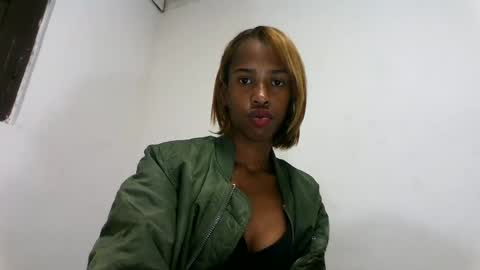Snapshot of fallinah01 chatting on 07-26-26, 06:54 fallinah01 online show from 07-26-26, 06:54