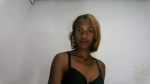 Snapshot of fallinah01 chatting on 07-29-26, 04:05 fallinah01 online show from 07-29-26, 04:05