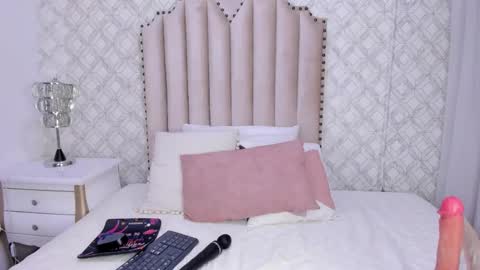 Snapshot of fallon_grey chatting on 12-15-25, 08:24 fallon_grey online show from 12-15-25, 08:24