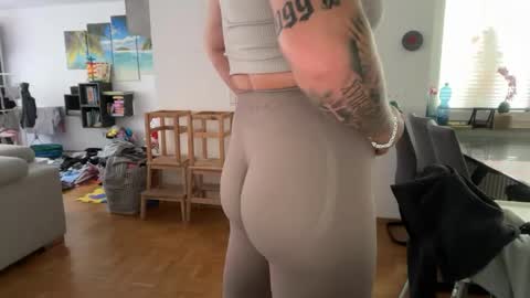 familycouple74 online show from 04-21-26, 09:15